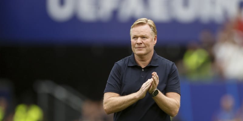 HLV trưởng của đội tuyển bóng đá quốc gia hiện nay là ông Ronald Koeman